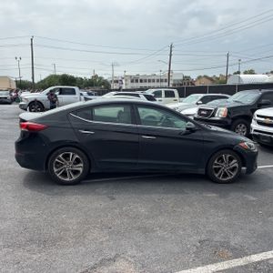 HYUNDAI ELANTRA - 10