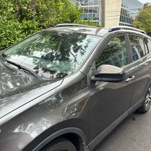 صورة 2 لـ 2017 Toyota RAV4 LE