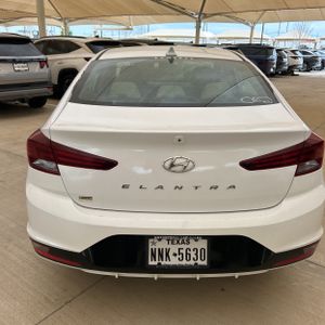 HYUNDAI ELANTRA SEL - 7