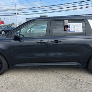 KIA CARNIVAL LXS - 4