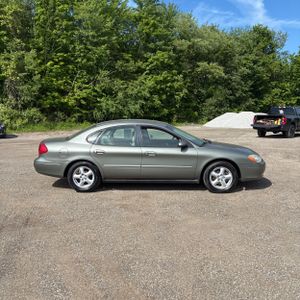 FORD TAURUS SE - 10