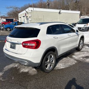 MERCEDES-BENZ GLA - 8