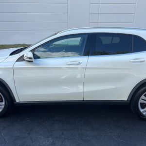 MERCEDES-BENZ GLA - 4