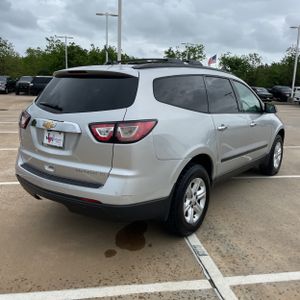 CHEVROLET TRAVERSE LS - 8