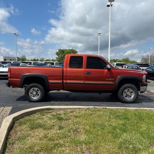 CHEVROLET SILVERADO - 10