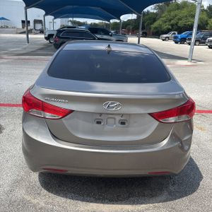 HYUNDAI ELANTRA GLS - 7