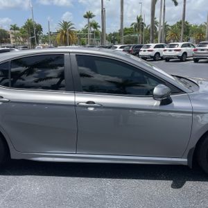 2025 Toyota CAMRY SE thumbnail 11