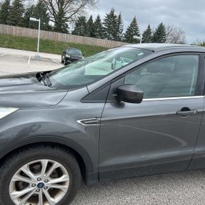 FORD ESCAPE SE - 2