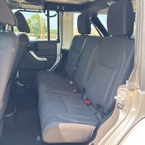 صورة 35 لـ 2015 JEEP WRANGLER UNLIMITED SAHARA