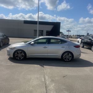 صورة 3 لـ 2017 Hyundai ELANTRA LIMITED