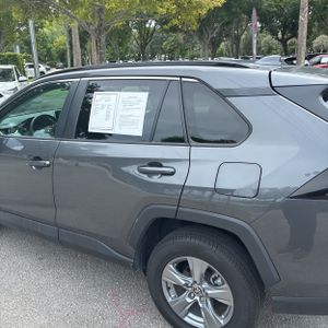 صورة 6 لـ 2024 Toyota RAV4 XLE