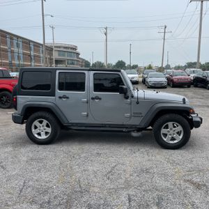 صورة 10 لـ 2016 JEEP WRANGLER UNLIMITED SPORT