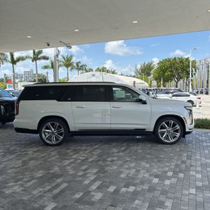 صورة 10 لـ 2025 Cadillac ESCALADE ESV SPORT PLATINUM