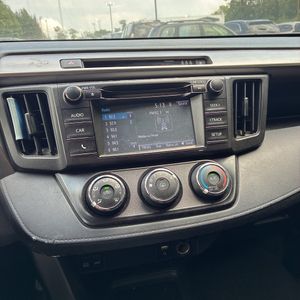 2018 Toyota RAV4 LE — фото 37