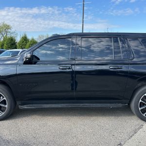 CHEVROLET SUBURBAN - 4