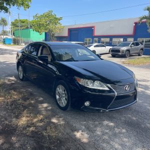 صورة مصغرة 12 لـ 2014 Lexus ES 300H BASE