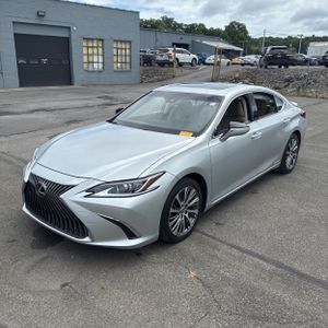 صورة 1 لـ 2019 Lexus ES 300H BASE
