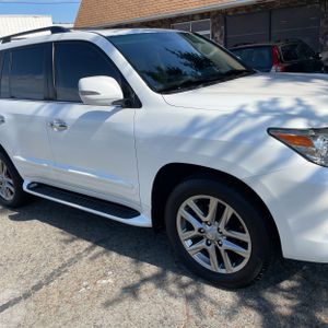 2015 Lexus LX 570 BASE — фото 13