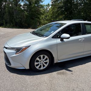 2025 Toyota COROLLA LE photo 2