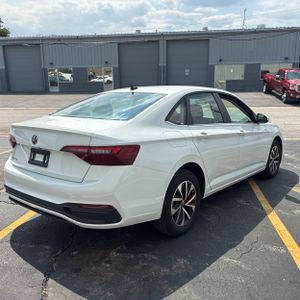 صورة 8 لـ 2024 Volkswagen JETTA S