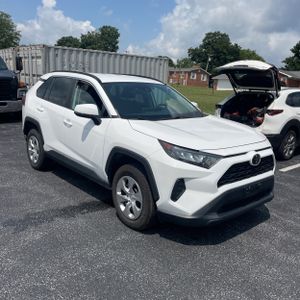 صورة 10 لـ 2021 Toyota RAV4 LE