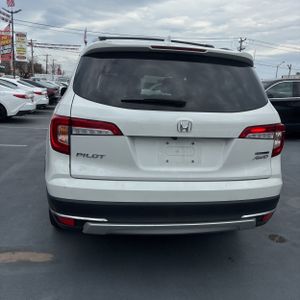 HONDA PILOT TOURING W/REAR CAPTAIN'S CHAIRS - 7