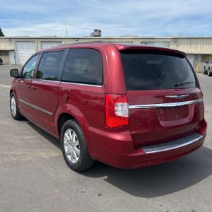 CHRYSLER TOWN AND COUNTRY TOURING - 5