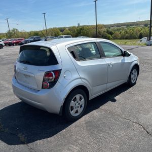 CHEVROLET SONIC LS AUTO - 8