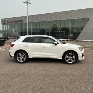 صورة 10 لـ 2023 AUDI Q3 QUATTRO S LINE PREM PLUS 45 TFSI