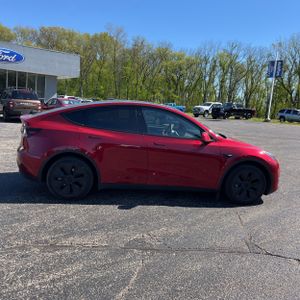 TESLA MODEL Y LONG RANGE - 10