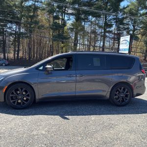 CHRYSLER PACIFICA TOURING L - 3