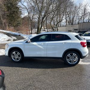 MERCEDES-BENZ GLA - 3