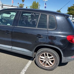 VOLKSWAGEN TIGUAN S - 6