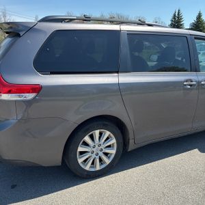 TOYOTA SIENNA - 9