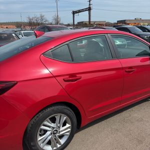 HYUNDAI ELANTRA SEL - 9