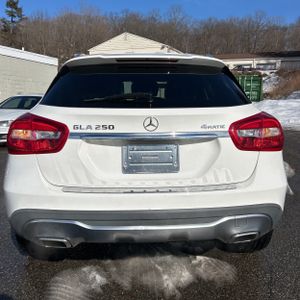 MERCEDES-BENZ GLA - 7