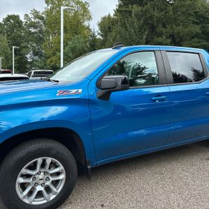 2022 Chevrolet SILVERADO 1500 RST photo 2