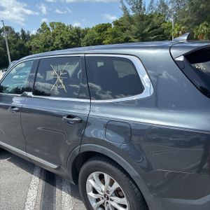 2020 KIA TELLURIDE LX photo 6
