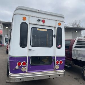 FORD E-350 CUTAWAY - 7