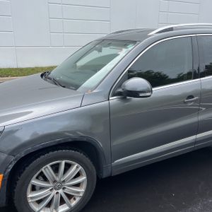 VOLKSWAGEN TIGUAN S - 2