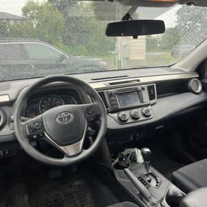 2015 Toyota RAV4 LE — миниатюра 36