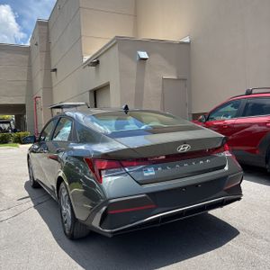 صورة 5 لـ 2024 Hyundai ELANTRA SEL