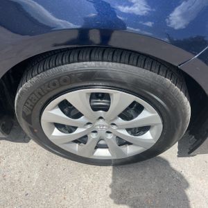 2026 Toyota COROLLA LE thumbnail 18