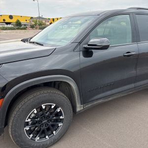 2025 Chevrolet TRAVERSE Z71 照片 2