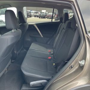 صورة 34 لـ 2015 Toyota RAV4 LE
