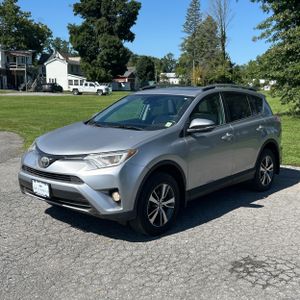 2017 Toyota RAV4 XLE — фото 1