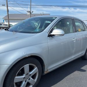 VOLKSWAGEN JETTA SE - 2