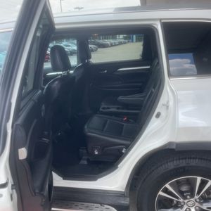 صورة 34 لـ 2016 Toyota HIGHLANDER XLE