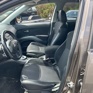 2012 Mitsubishi OUTLANDER SE — миниатюра 31