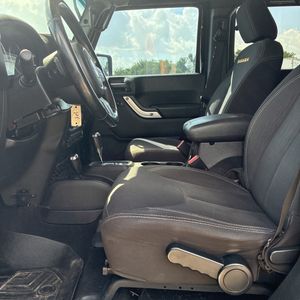2015 JEEP WRANGLER UNLIMITED SAHARA — миниатюра 32